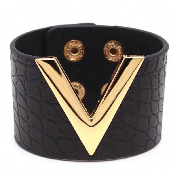 unbranded Jewelry - Black and Gold Cuff Bracelet